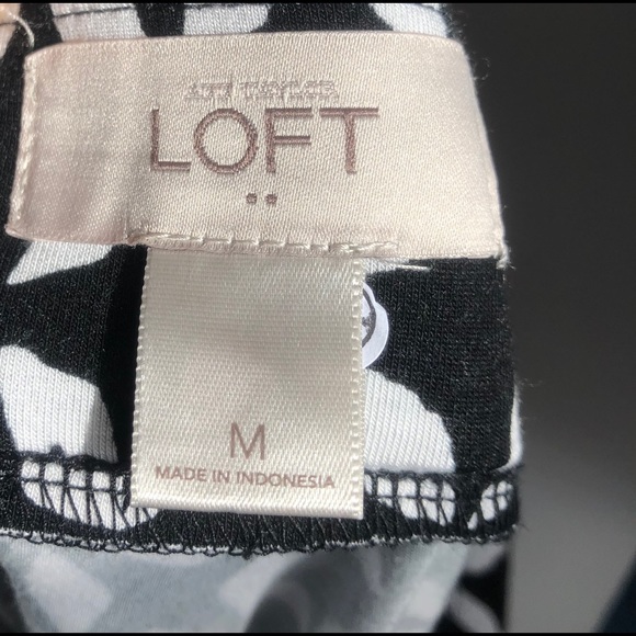 4/$20 LOFT Black and White Skater Knit Skirt - Picture 4 of 7